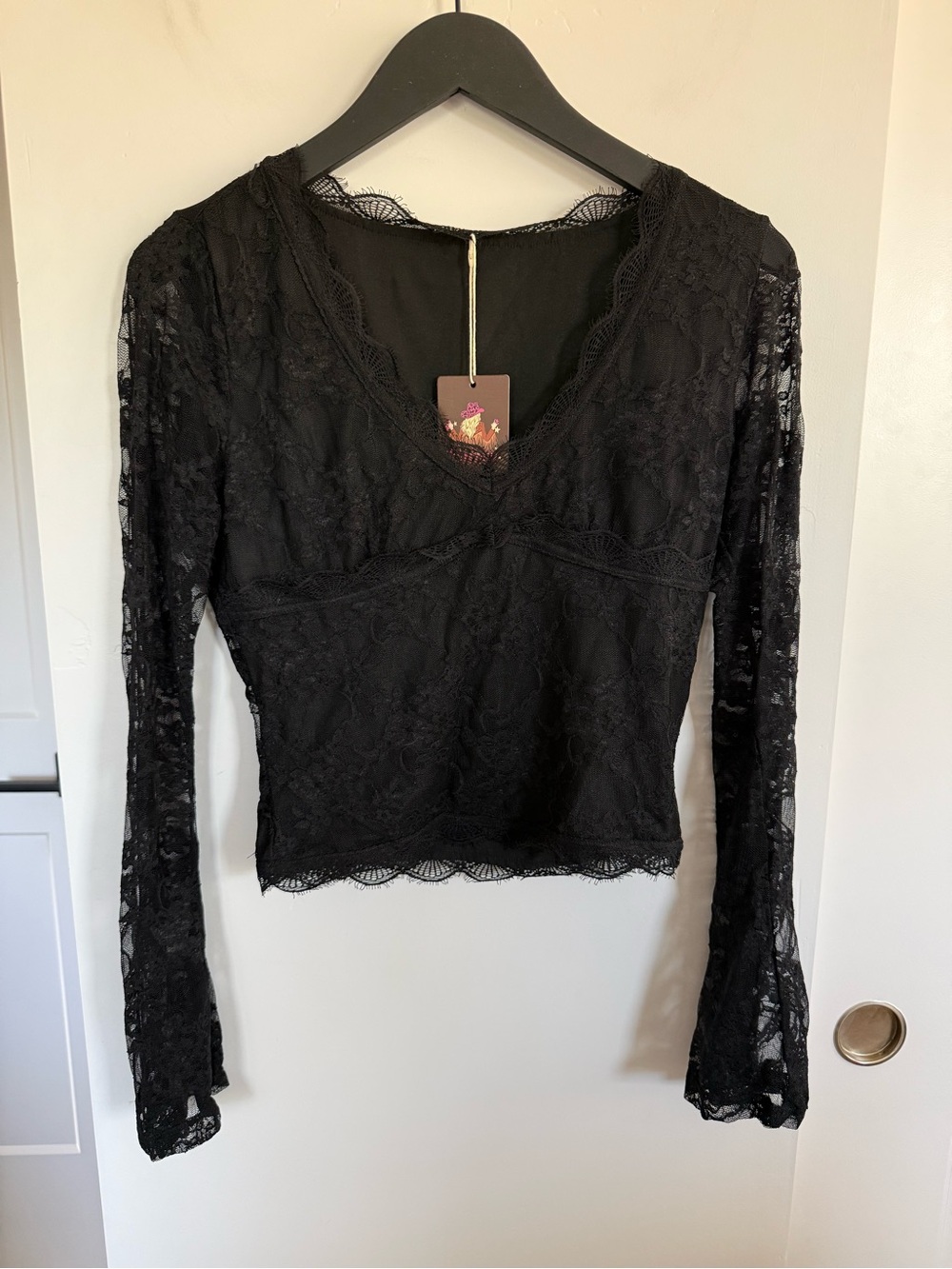 NWT Kwstain Bell Long Sleeve Eyelash Floral V-Neck Crop Blouse Size Small